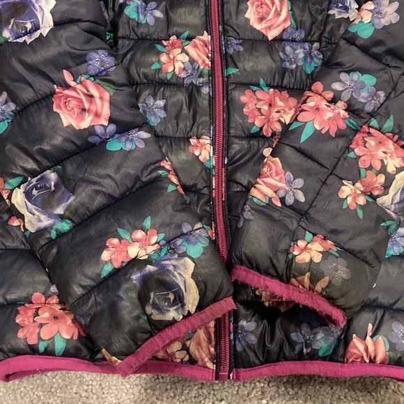 ❌SOLD on MERCARI❌ Lightweight Puffer Girls Jacket - Picture 2 of 10